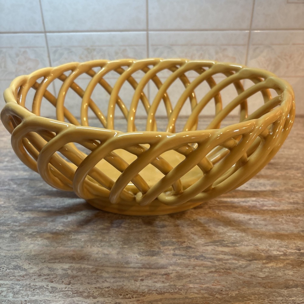 VTG Porcelain Pottery Open Weave Lattice Basket Bread Muffin Fruit Yellow Bowl